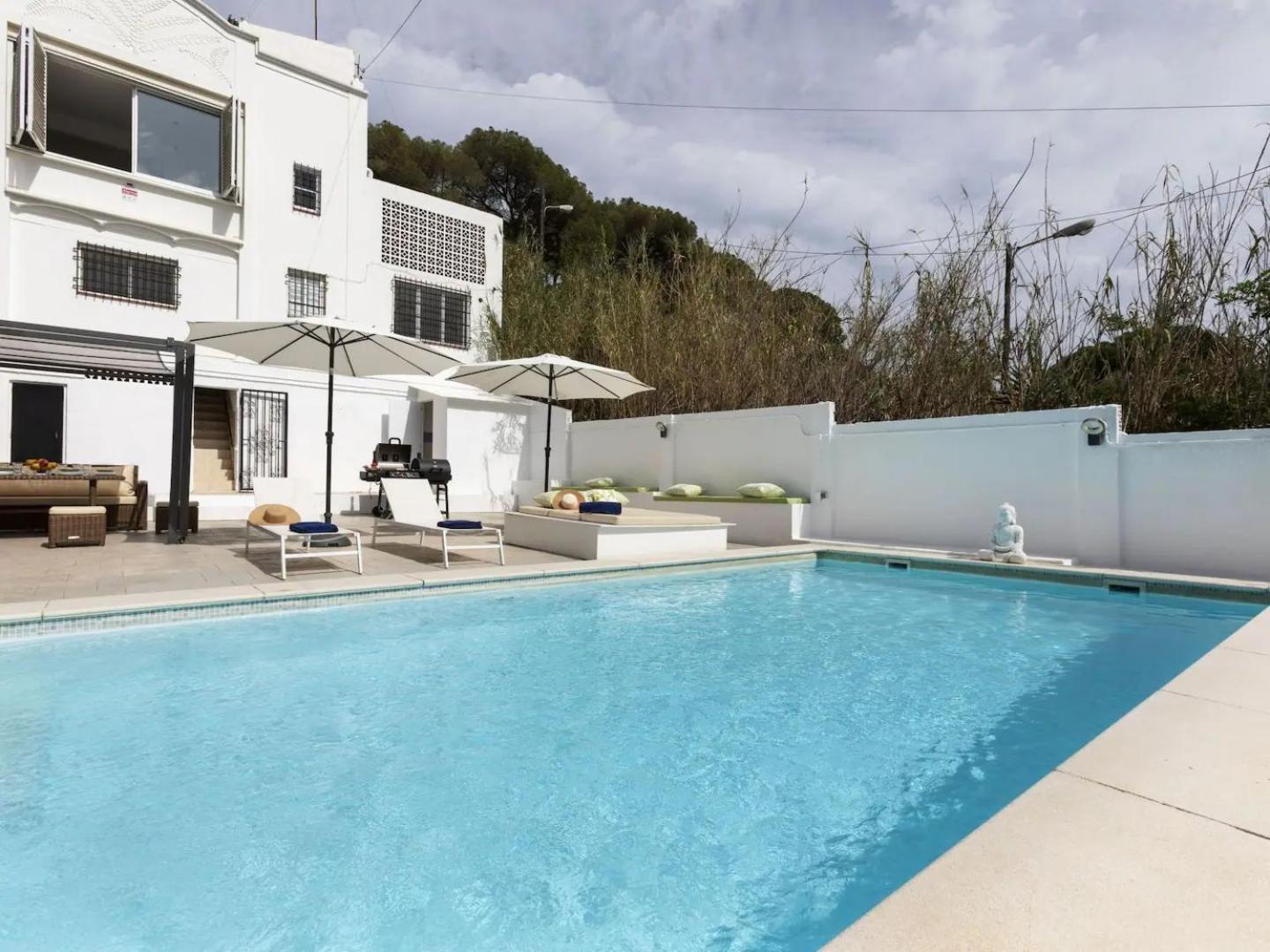 Casa Canyet Con Piscina A Un Paso De Barcelona Y La Playa Badalona Zewnętrze zdjęcie