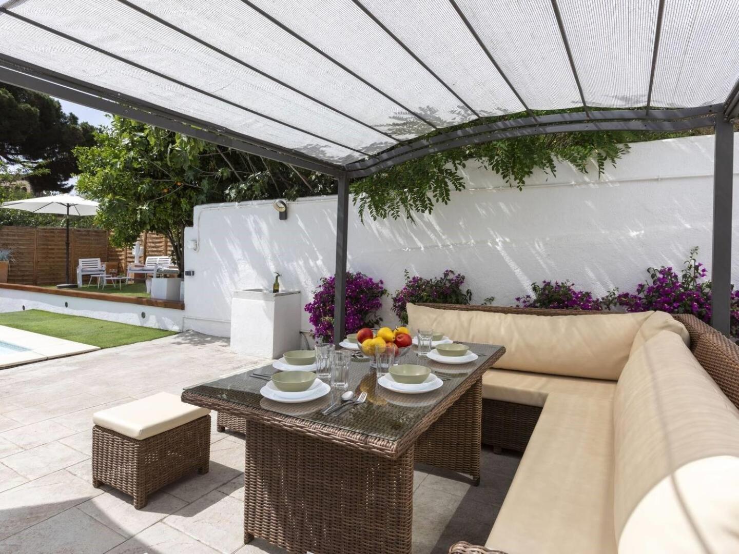 Casa Canyet Con Piscina A Un Paso De Barcelona Y La Playa Badalona Zewnętrze zdjęcie